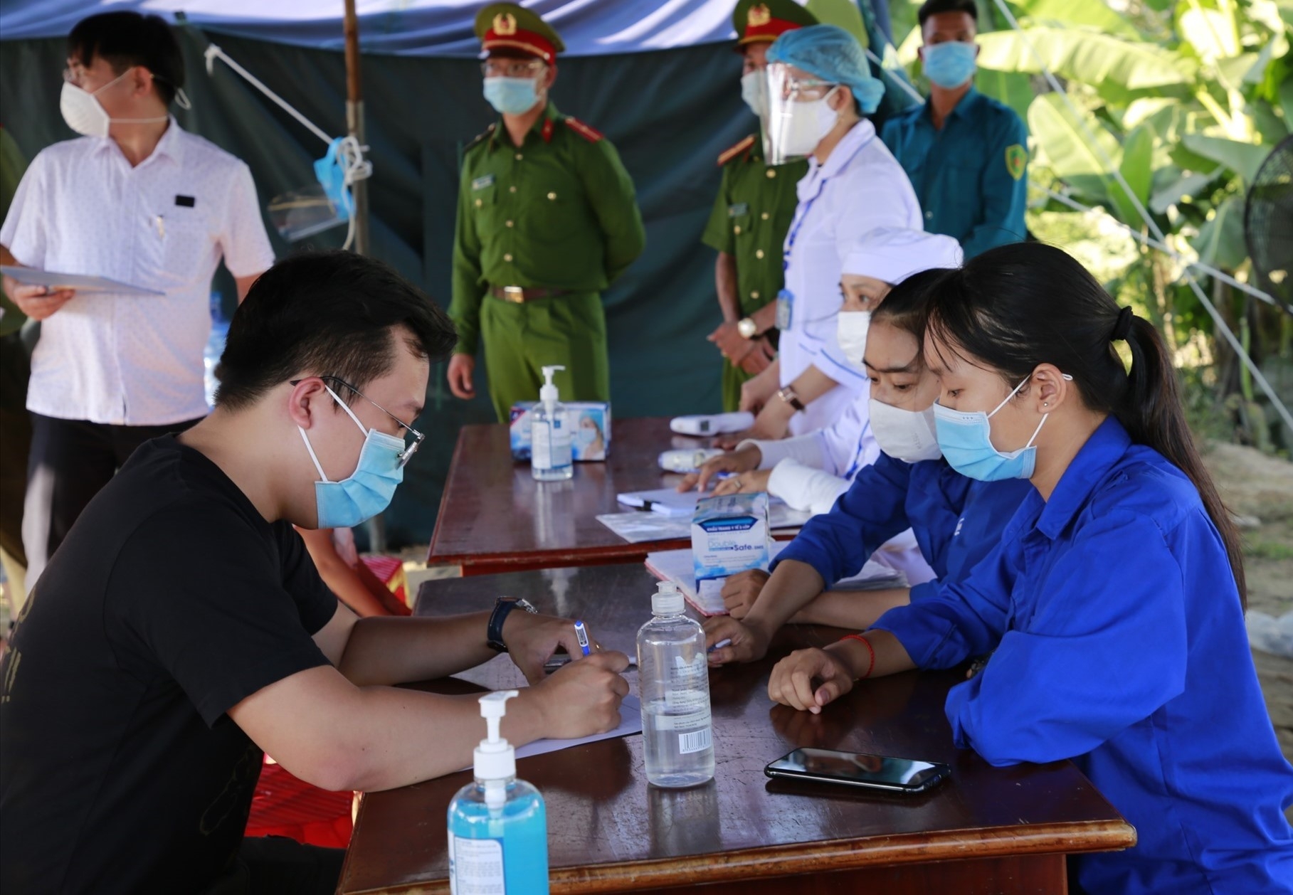 Người Quảng Nam ở TP Đà Nẵng nếu gặp khó khăn thì liên hệ Chủ tịch huyện để được đón về