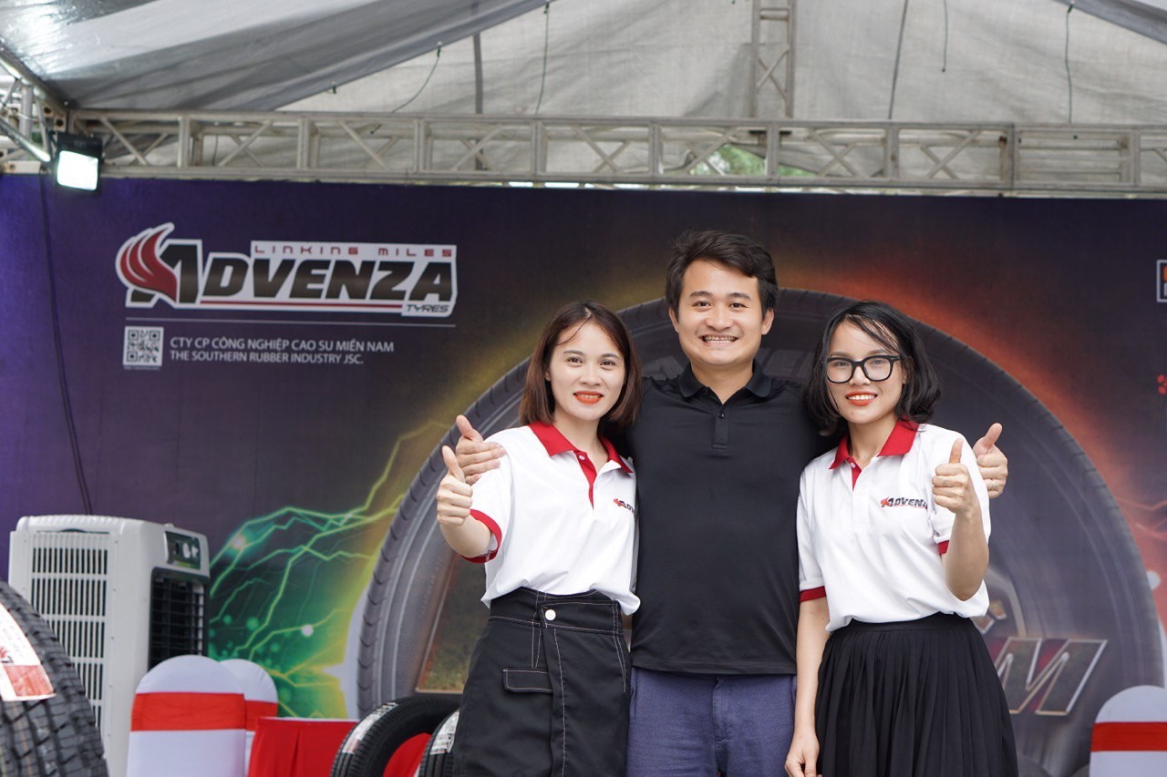 Lốp Advenza thu hút khách tham quan tại sự kiện Xếp xe kỷ lục hình bản đồ Việt Nam