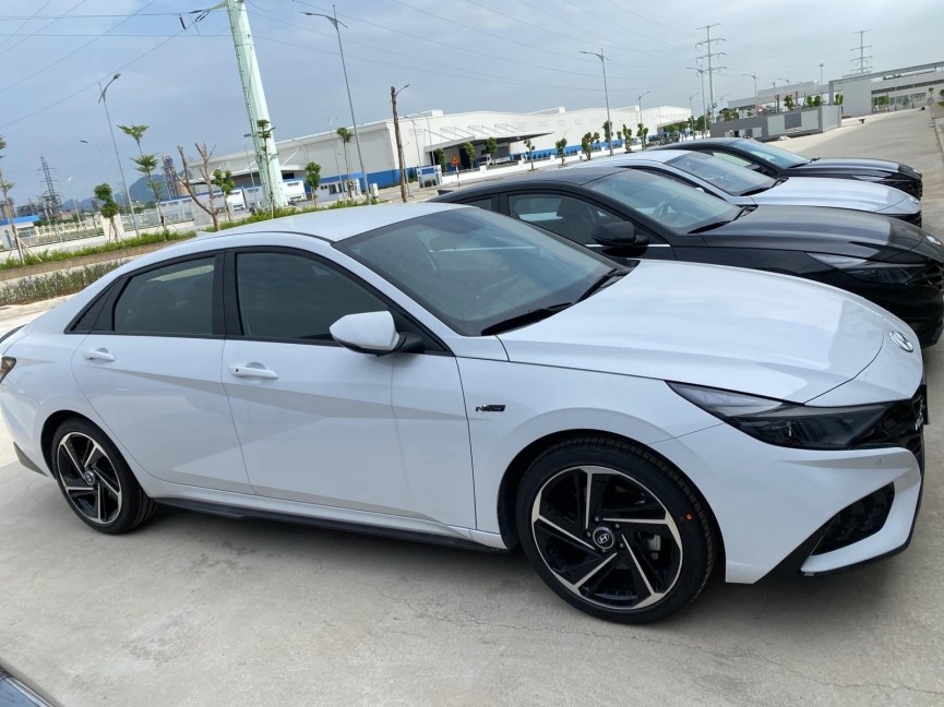 Hyundai Elantra phiên bản hiệu năng cao N Line có mặt tại Việt Nam