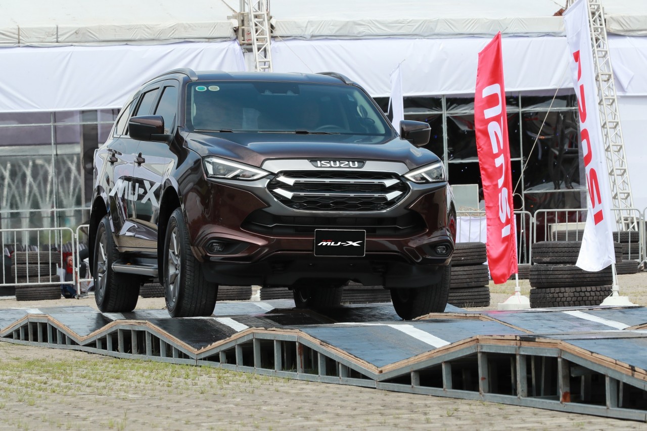 All New mu-X: chiếc SUV đa dụng với màn lột xác “ngoạn mục” All New mu-X: chiếc SUV đa dụng với màn lột xác “ngoạn mục”