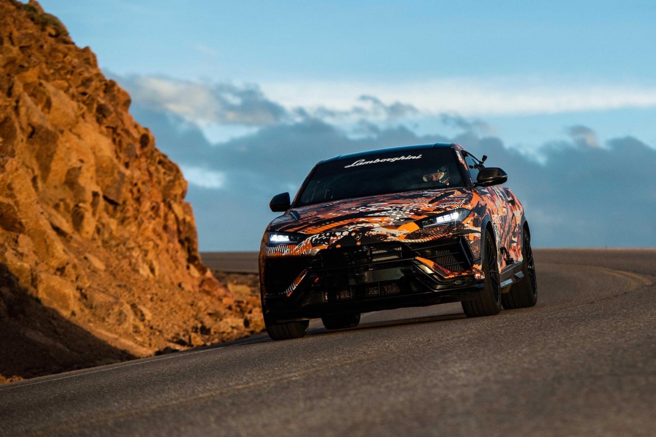 Lamborghini Urus lập kỷ lục tại đường đua Pikes Peak