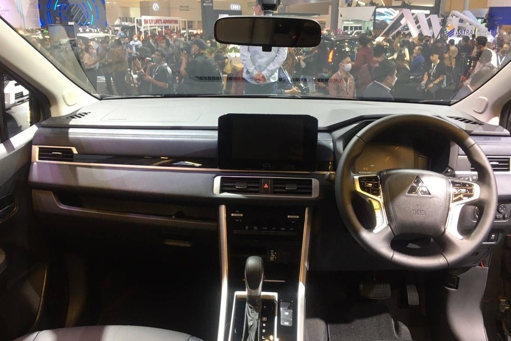 Mitsubishi Xpander Cross 2023 ra mắt tại Indonesia