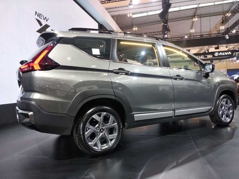 Mitsubishi Xpander Cross 2023 ra mắt tại Indonesia