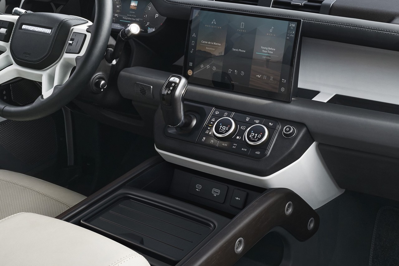 Land Rover Defender 130 mới có giá bán từ 5,7 tỷ đồng Land Rover Defender 130 mới có giá bán từ 5,7 tỷ đồng