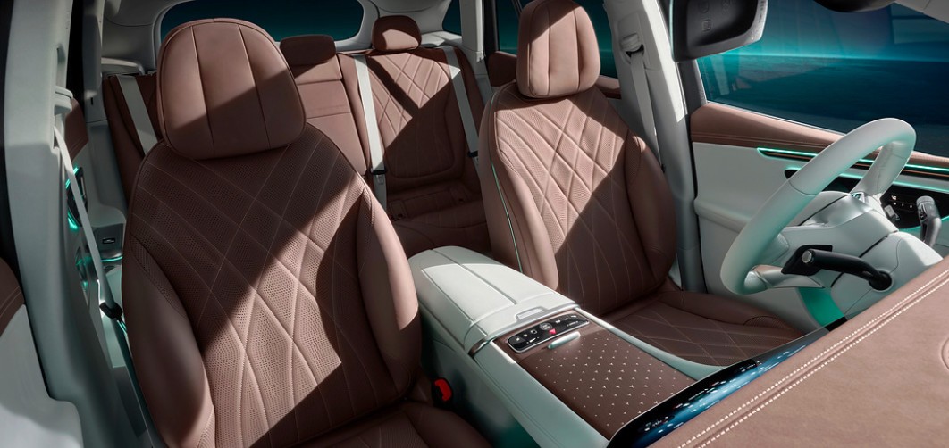 Mercedes-Benz EQE 'lộ' nội thất trước khi ra mắt Mercedes-Benz EQE 'lộ' nội thất trước khi ra mắt