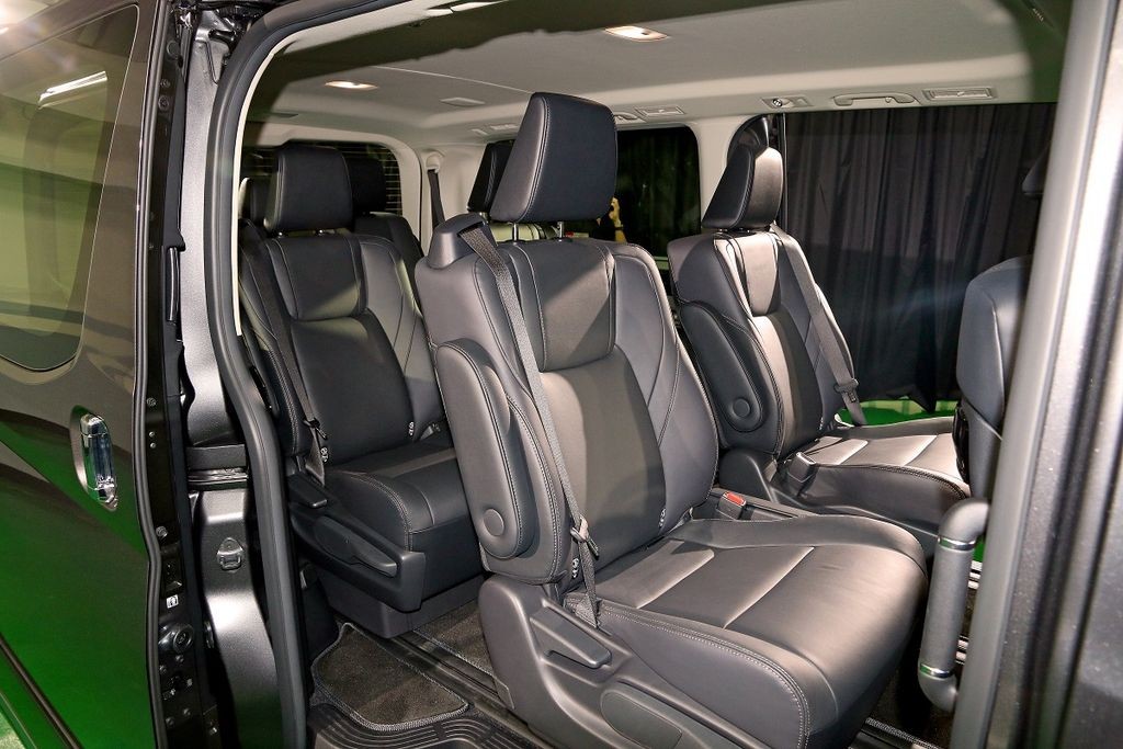 Bán ế, Toyota Granvia rút khỏi Việt Nam? Bán ế, Toyota Granvia rút khỏi Việt Nam?