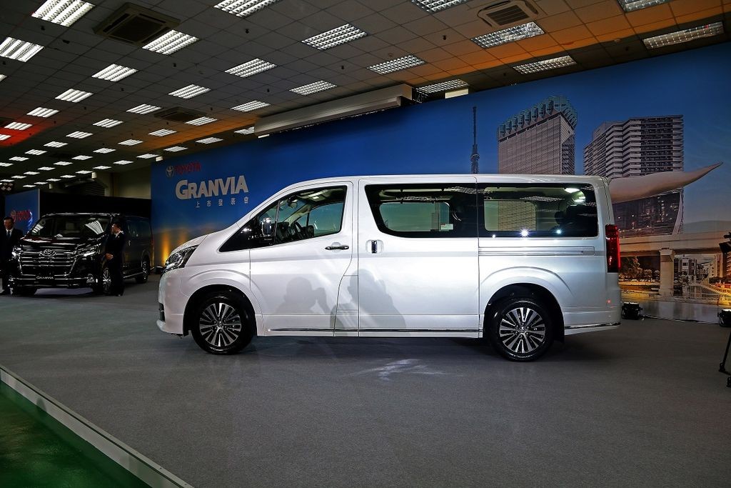 Bán ế, Toyota Granvia rút khỏi Việt Nam? Bán ế, Toyota Granvia rút khỏi Việt Nam?
