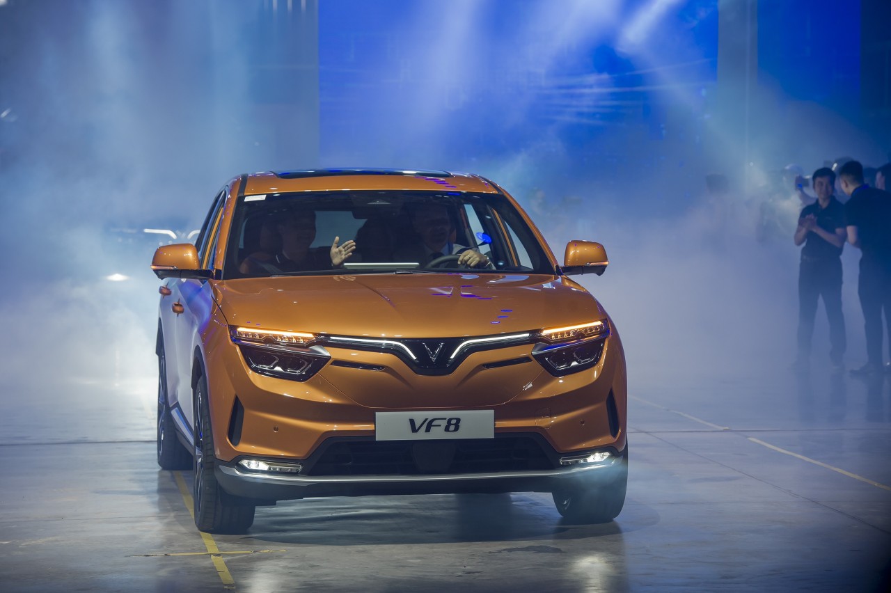 100 xe điện VinFast VF8 bàn giao tới khách hàng 100 xe điện VinFast VF8 bàn giao tới khách hàng