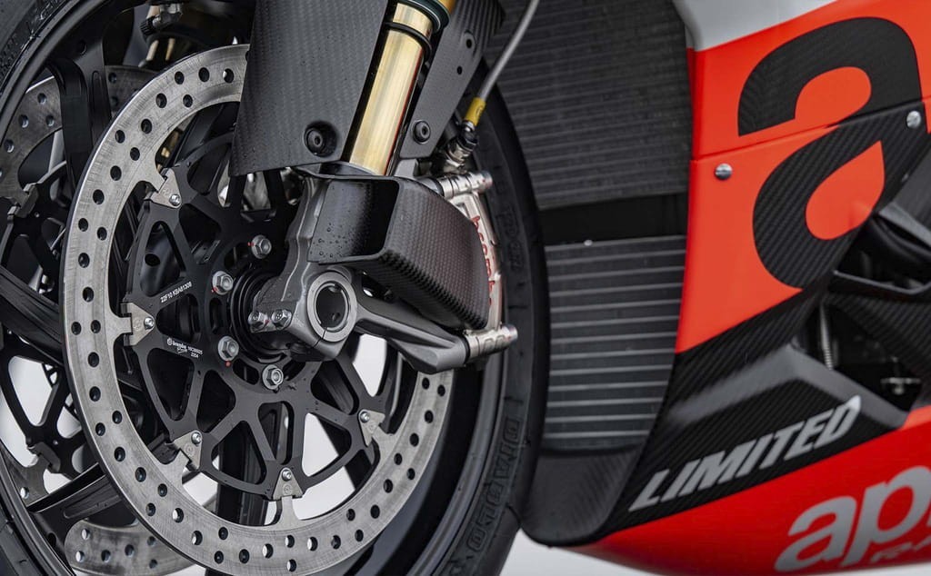 Aprilia giới thiệu RSV4 Xtrenta công suất lên tới 230 mã lực Aprilia giới thiệu RSV4 Xtrenta công suất lên tới 230 mã lực