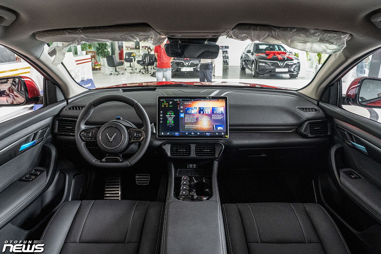 Cận cảnh VinFast VF8 Eco tại đại lý Cận cảnh VinFast VF8 Eco tại đại lý