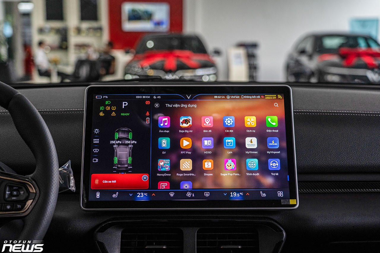 Cận cảnh VinFast VF8 Eco tại đại lý Cận cảnh VinFast VF8 Eco tại đại lý