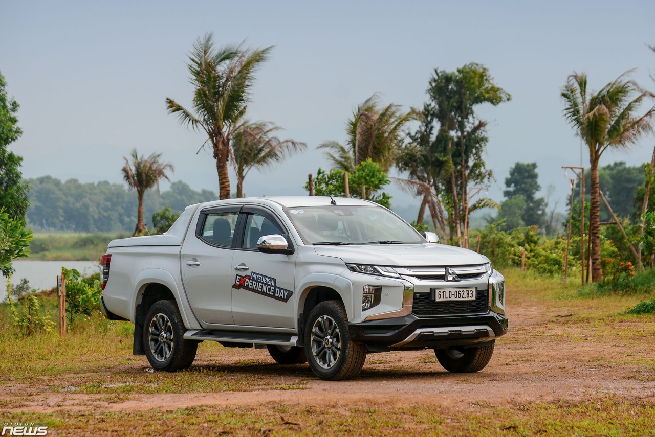 Ford Ranger bị lật đổ bởi Mitsubishi Triton lần thứ hai trong năm