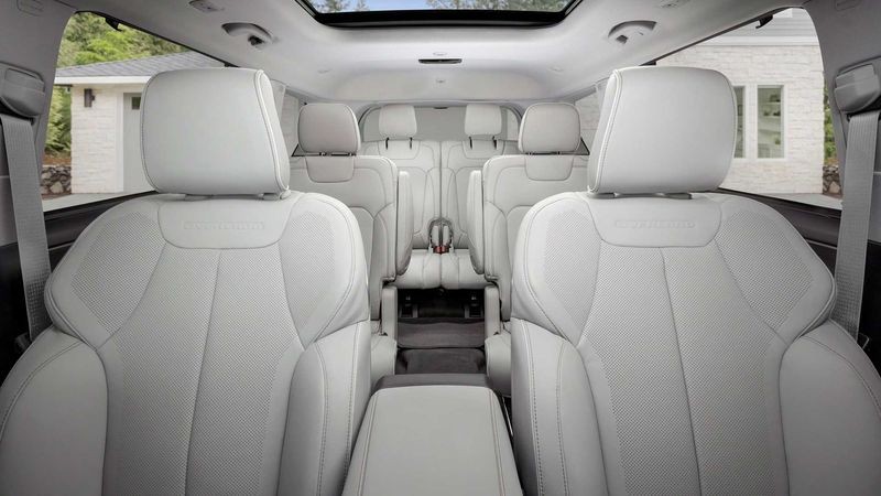 Jeep Grand Cherokee L 2022 sắp được bán tại Việt Nam với giá từ 6,18 tỷ đồng