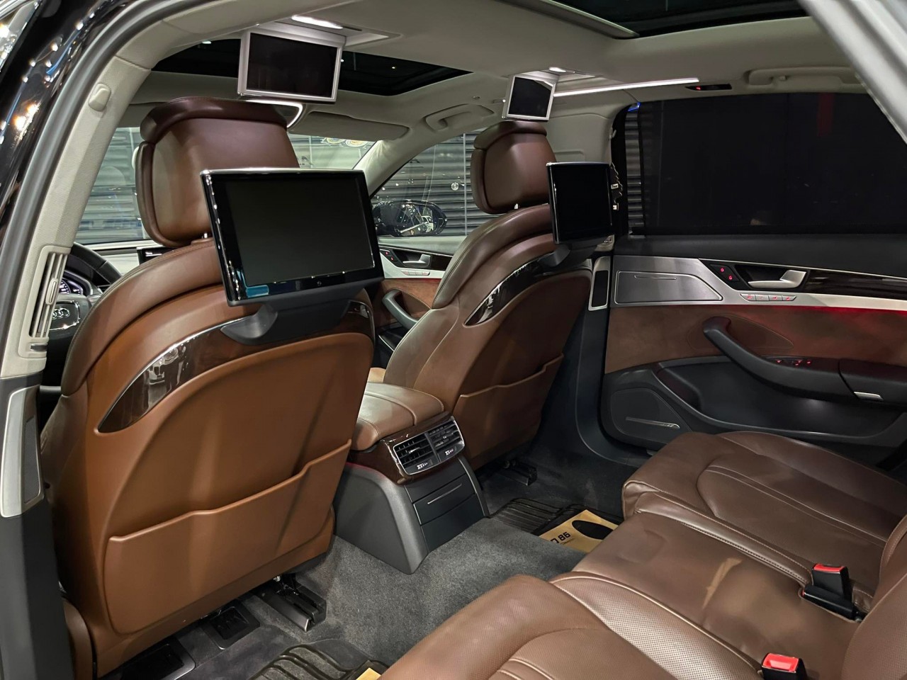 Audi A8 L 2015 mất 1,8 tỷ đồng sau 7 năm sử dụng