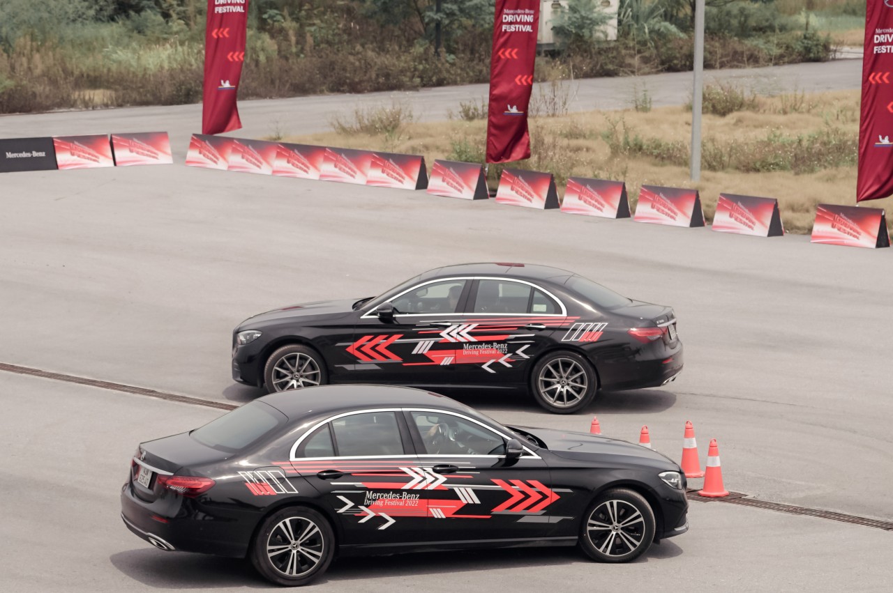 Trải nghiệm 14 dòng xe Mercedes-Benz tại trường đua F1 Việt Nam Trải nghiệm 14 dòng xe Mercedes Benz tại trường đua F1 Việt Nam