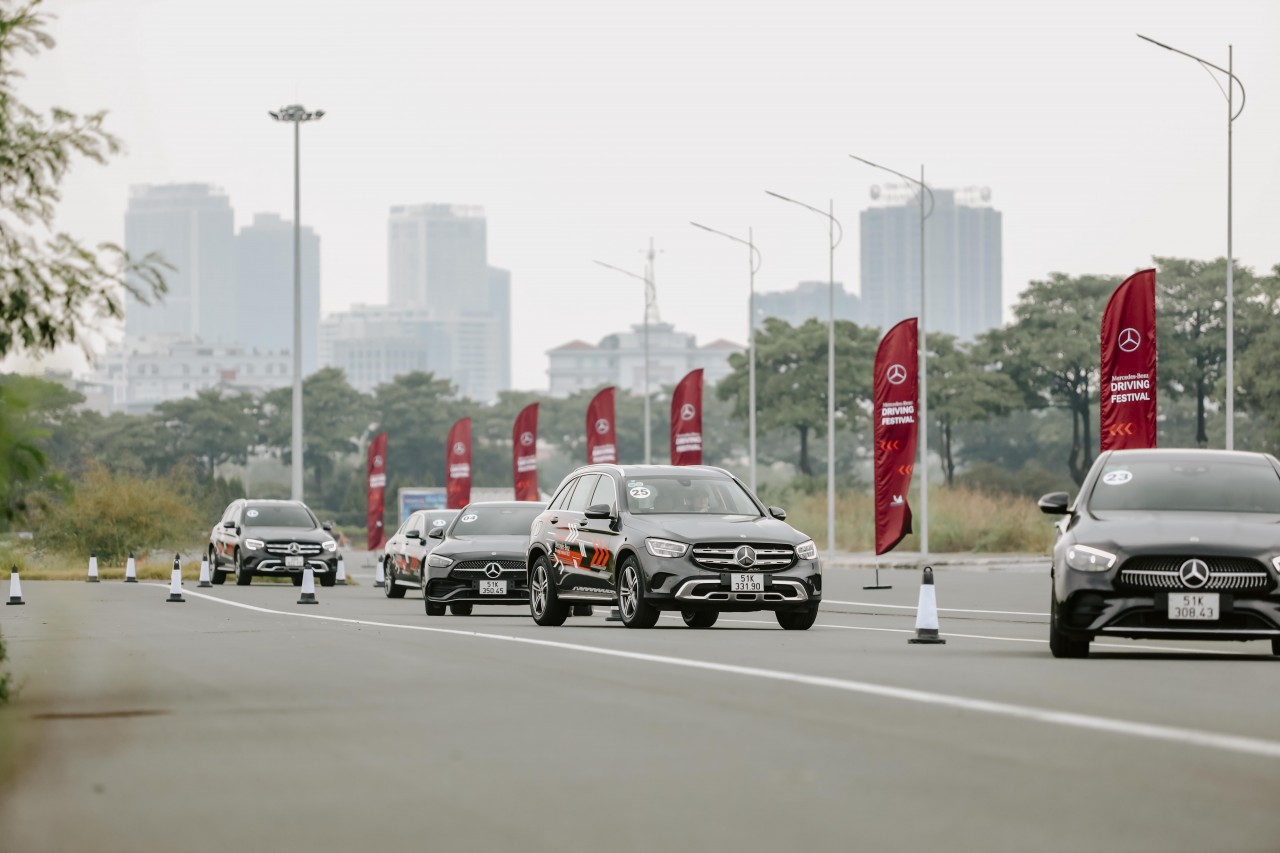 Trải nghiệm 14 dòng xe Mercedes-Benz tại trường đua F1 Việt Nam Trải nghiệm 14 dòng xe Mercedes Benz tại trường đua F1 Việt Nam