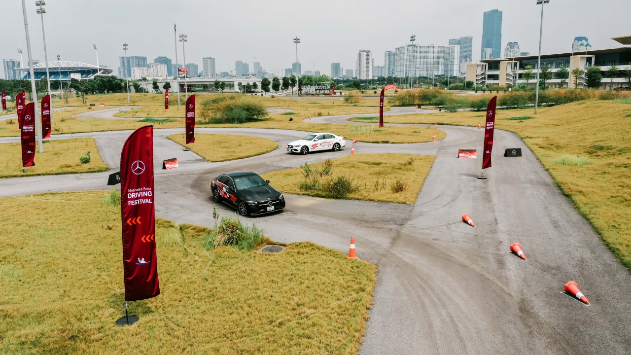 Trải nghiệm 14 dòng xe Mercedes-Benz tại trường đua F1 Việt Nam Trải nghiệm 14 dòng xe Mercedes Benz tại trường đua F1 Việt Nam
