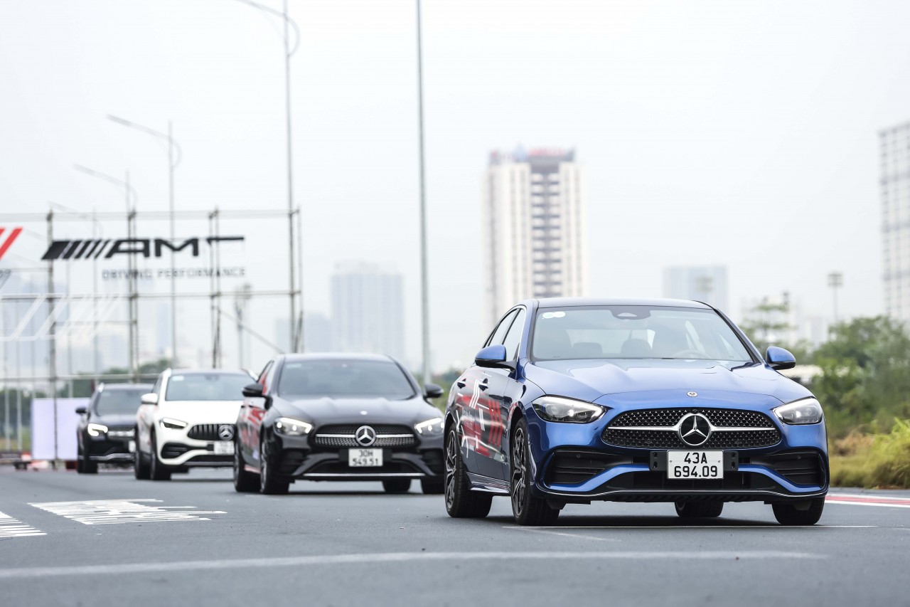 Trải nghiệm 14 dòng xe Mercedes-Benz tại trường đua F1 Việt Nam Trải nghiệm 14 dòng xe Mercedes Benz tại trường đua F1 Việt Nam