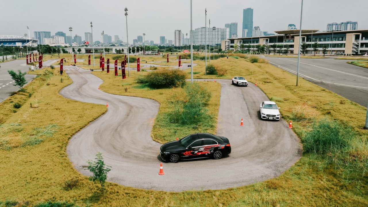 Trải nghiệm 14 dòng xe Mercedes-Benz tại trường đua F1 Việt Nam Trải nghiệm 14 dòng xe Mercedes-Benz tại trường đua F1 Việt Nam