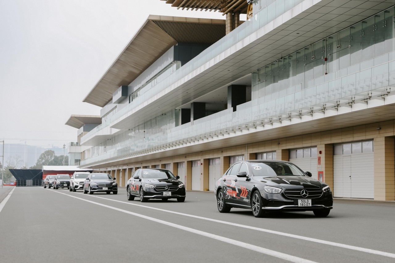 Trải nghiệm 14 dòng xe Mercedes-Benz tại trường đua F1 Việt Nam Trải nghiệm 14 dòng xe Mercedes Benz tại trường đua F1 Việt Nam