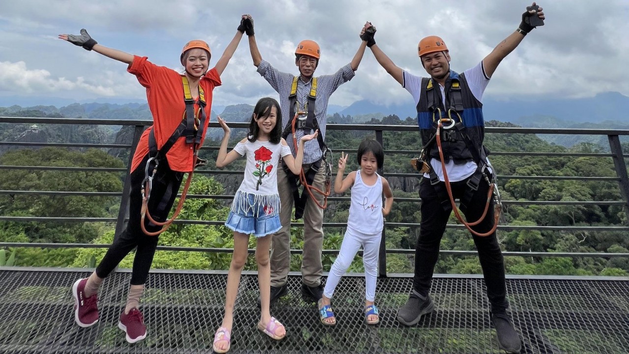 45 ngày lái xe khắp Đông Dương của gia đình kiến trúc sư Việt