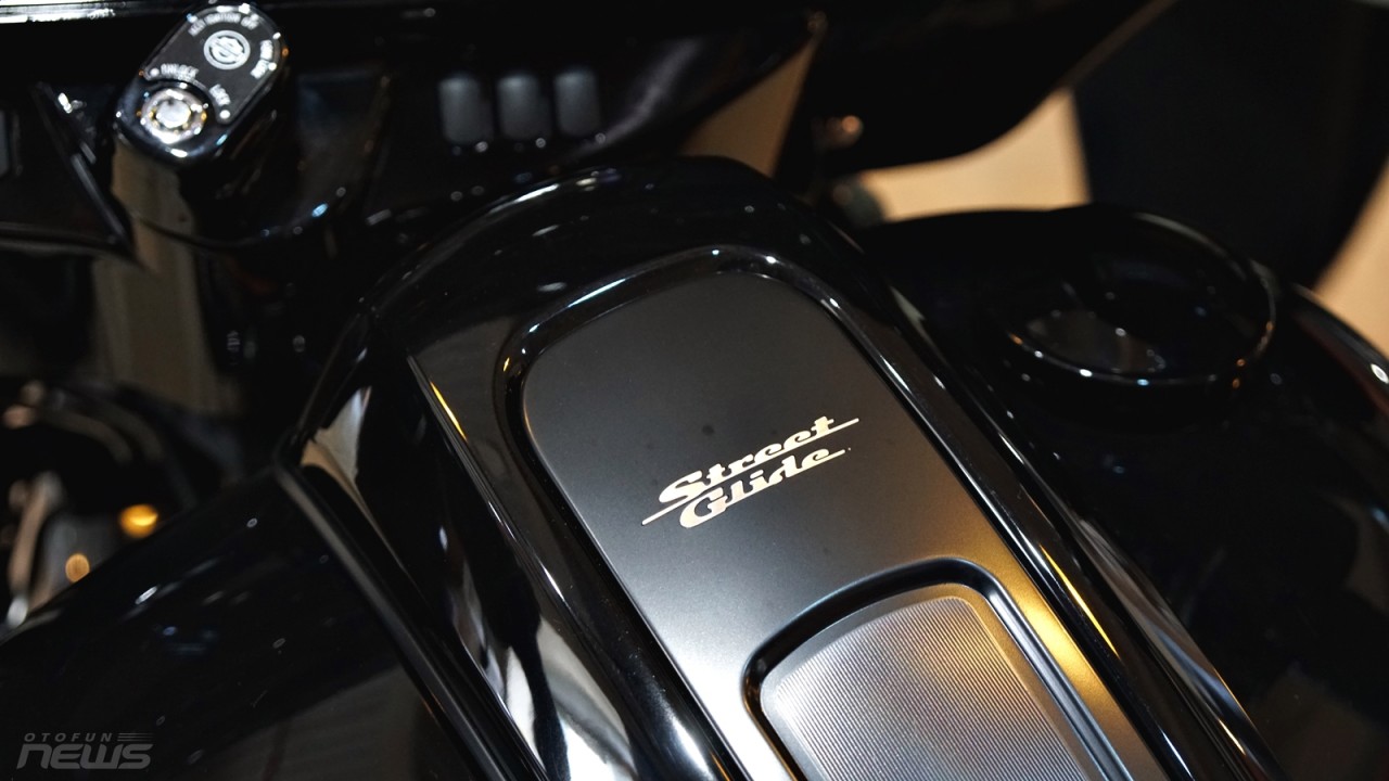 Harley Davidson giới thiệu phối màu Apex Factory Custom Paint với số lượng giới hạn