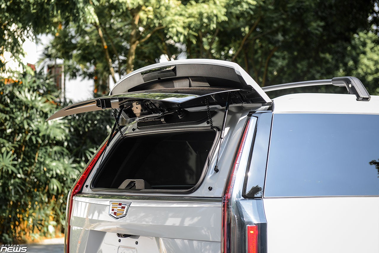 Cận cảnh hàng hiếm Cadillac Escalade ESV máy dầu giá 8,5 tỷ đồng Cận cảnh hàng hiếm Cadillac Escalade ESV máy dầu giá 8,5 tỷ đồng