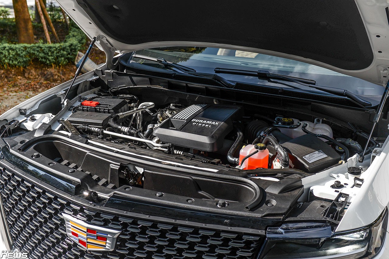 Cận cảnh hàng hiếm Cadillac Escalade ESV máy dầu giá 8,5 tỷ đồng Cận cảnh hàng hiếm Cadillac Escalade ESV máy dầu giá 8,5 tỷ đồng