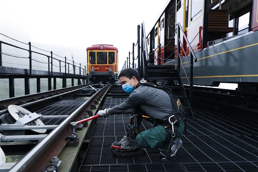 Top 10 thương hiệu xuất sắc Việt Nam vinh danh Sun Group Top 10 thương hiệu xuất sắc Việt Nam vinh danh Sun Group