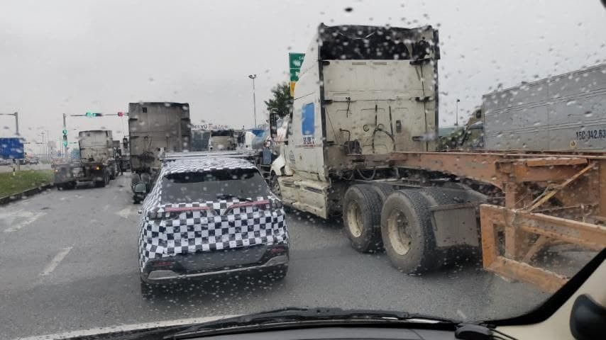 Xuất hiện VinFast VF e34 thử nghiệm trên phố Xuất hiện VinFast VF e34 thử nghiệm trên phố