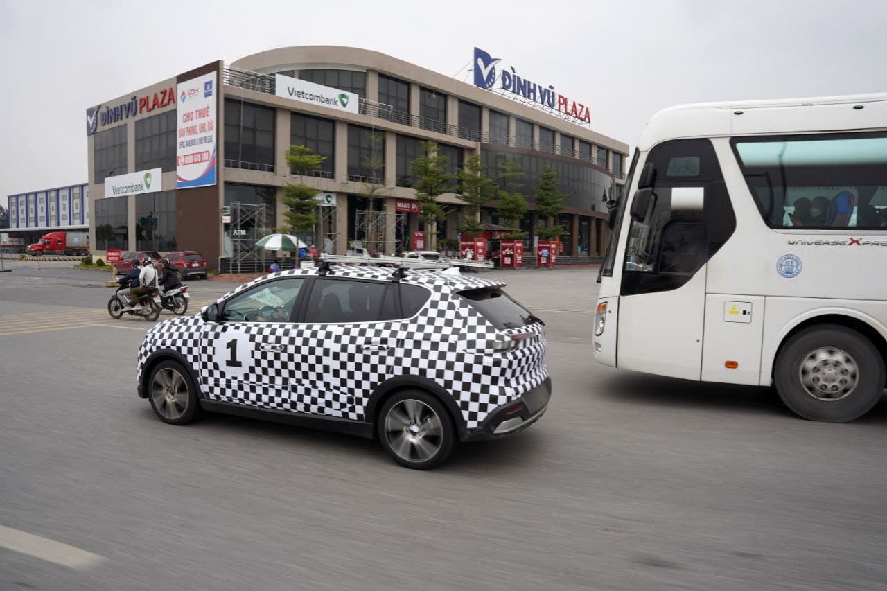Xuất hiện VinFast VF e34 thử nghiệm trên phố Xuất hiện VinFast VF e34 thử nghiệm trên phố