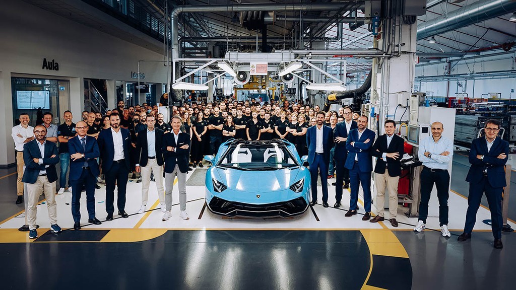 Lamborghini xuất xưởng chiếc Aventador cuối cùng