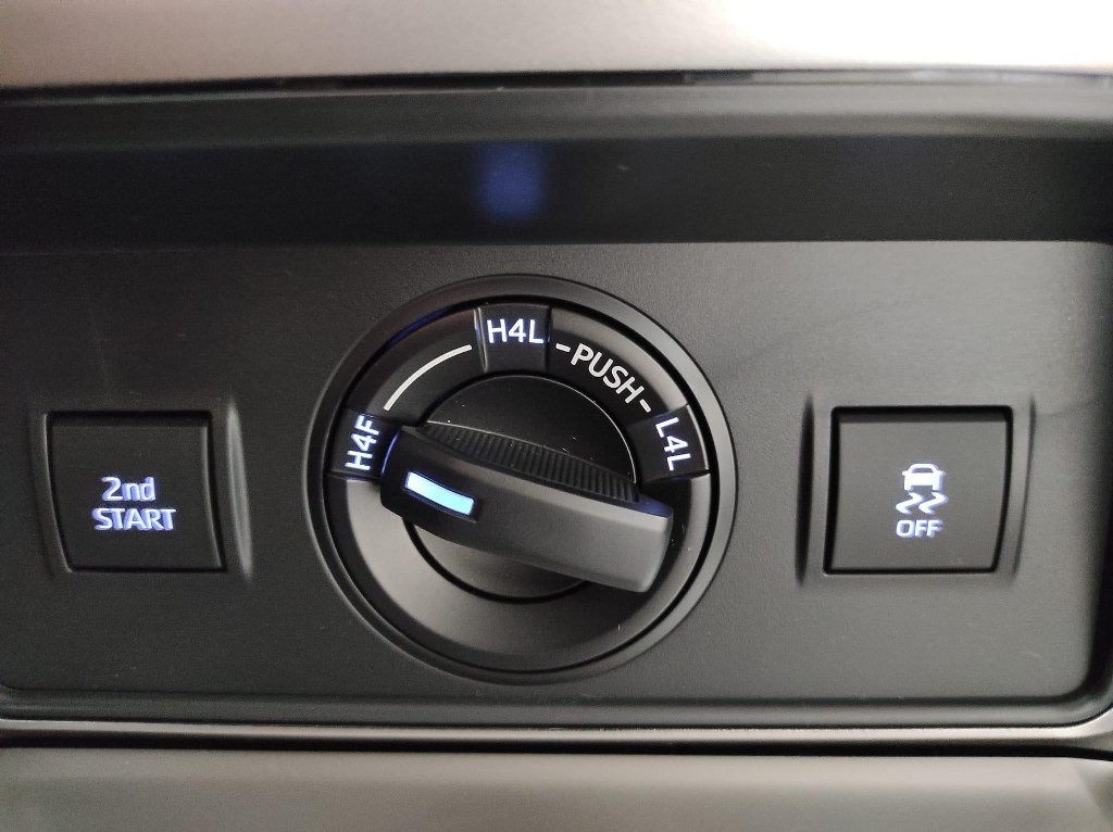 Hình thực thế Toyota Land Cruiser Prado tại Hà Nội Hình thực thế Toyota Land Cruiser Prado tại Hà Nội