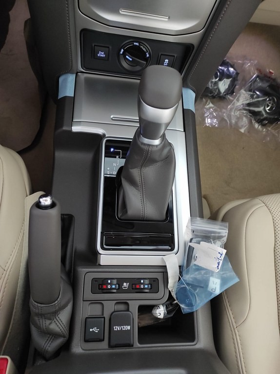 Hình thực thế Toyota Land Cruiser Prado tại Hà Nội Hình thực thế Toyota Land Cruiser Prado tại Hà Nội