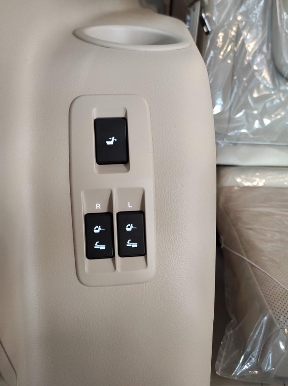 Hình thực thế Toyota Land Cruiser Prado tại Hà Nội Hình thực thế Toyota Land Cruiser Prado tại Hà Nội