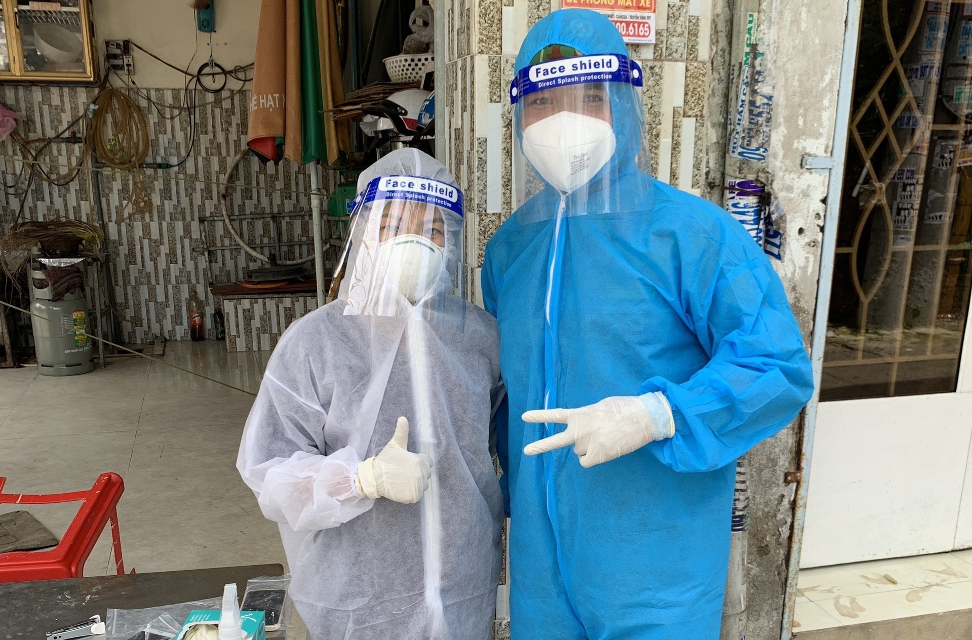 Nhân viên y tế tuyến đầu chống dịch bị nợ lương 6 tháng