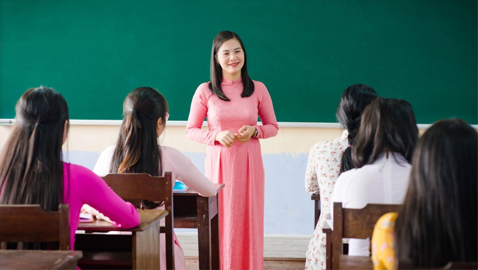 ‘Tiên học lễ, hậu học văn’, sao phải bỏ?