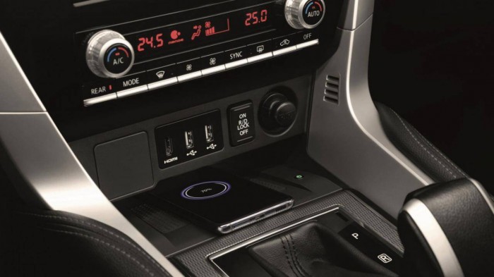 Mitsubishi Pajero Sport phiên bản đặc biệt kỷ niệm 60 năm ra mắt, giá từ 1 tỷ đồng