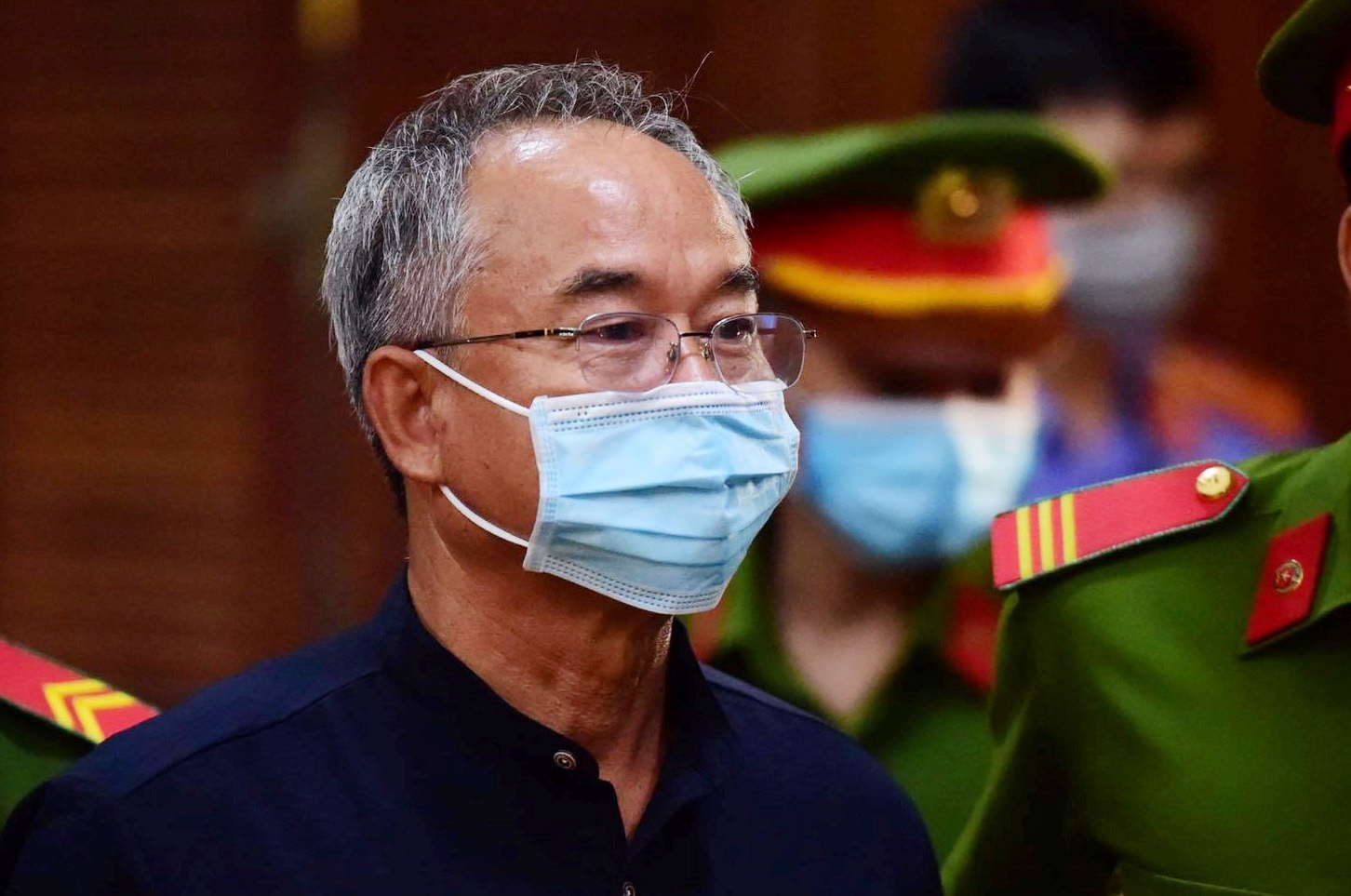 Cựu quan chức ra tòa và đắng cay phải chịu