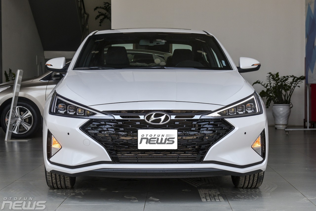 Hyundai Elantra giảm mạnh lên tới 75 triệu đồng Hyundai Elantra giảm mạnh lên tới 75 triệu đồng
