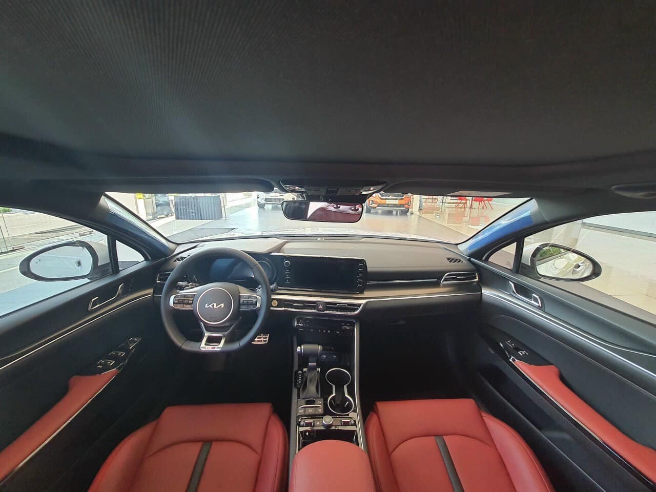 Kia K5 GT-Line 2022 có mặt tại đại lý, giá 1,029 tỷ đồng