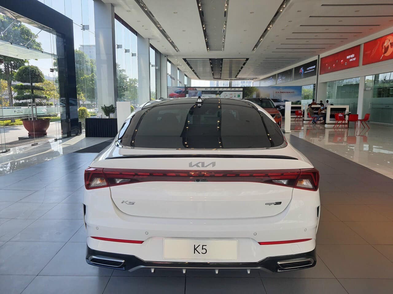 Kia K5 GT-Line 2022 có mặt tại đại lý, giá 1,029 tỷ đồng