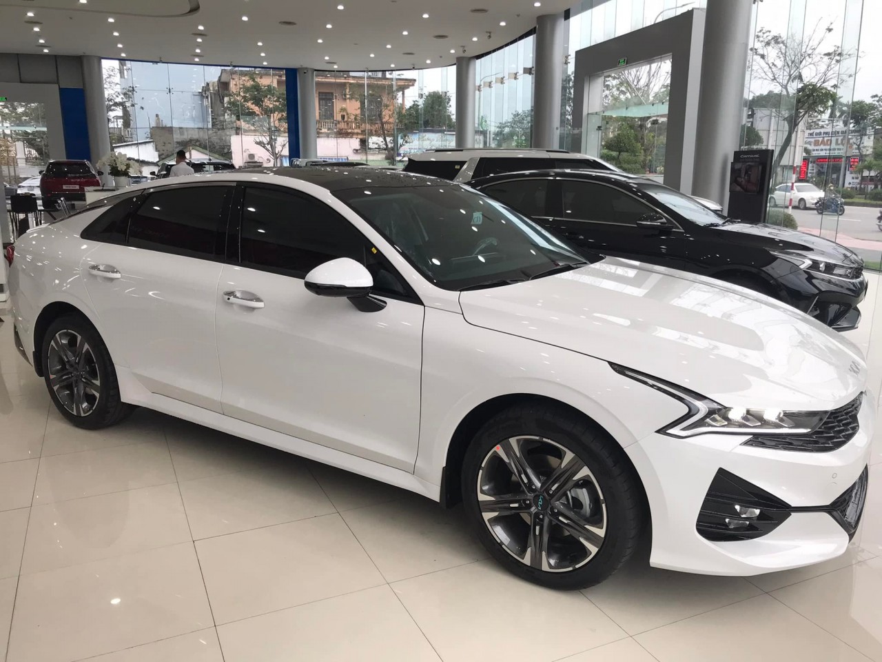 Kia K5 GT-Line 2022 có mặt tại đại lý, giá 1,029 tỷ đồng