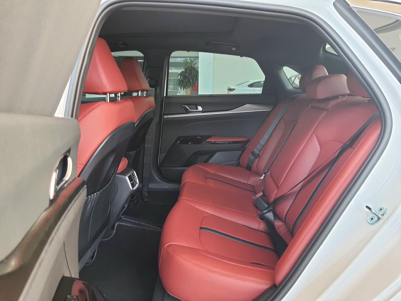 Kia K5 GT-Line 2022 có mặt tại đại lý, giá 1,029 tỷ đồng