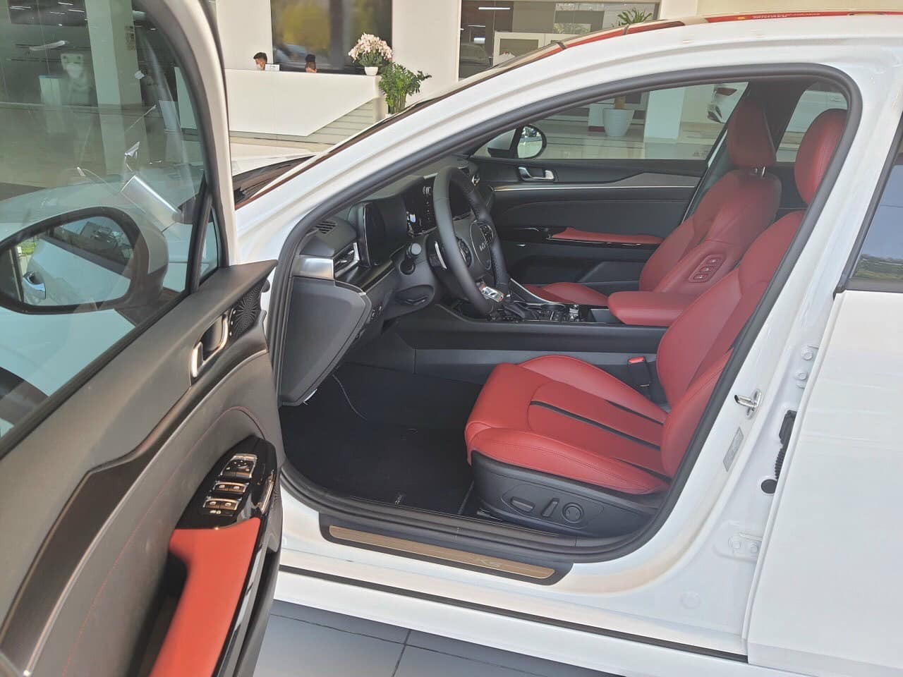 Kia K5 GT-Line 2022 có mặt tại đại lý, giá 1,029 tỷ đồng