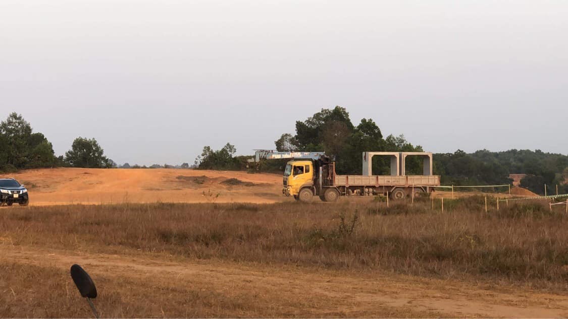 Thay đổi chướng ngại vật tại đường thi số 6 để các tay đua không dùng được Thay đổi chướng ngại vật tại đường thi số 6 để các tay đua không dùng được