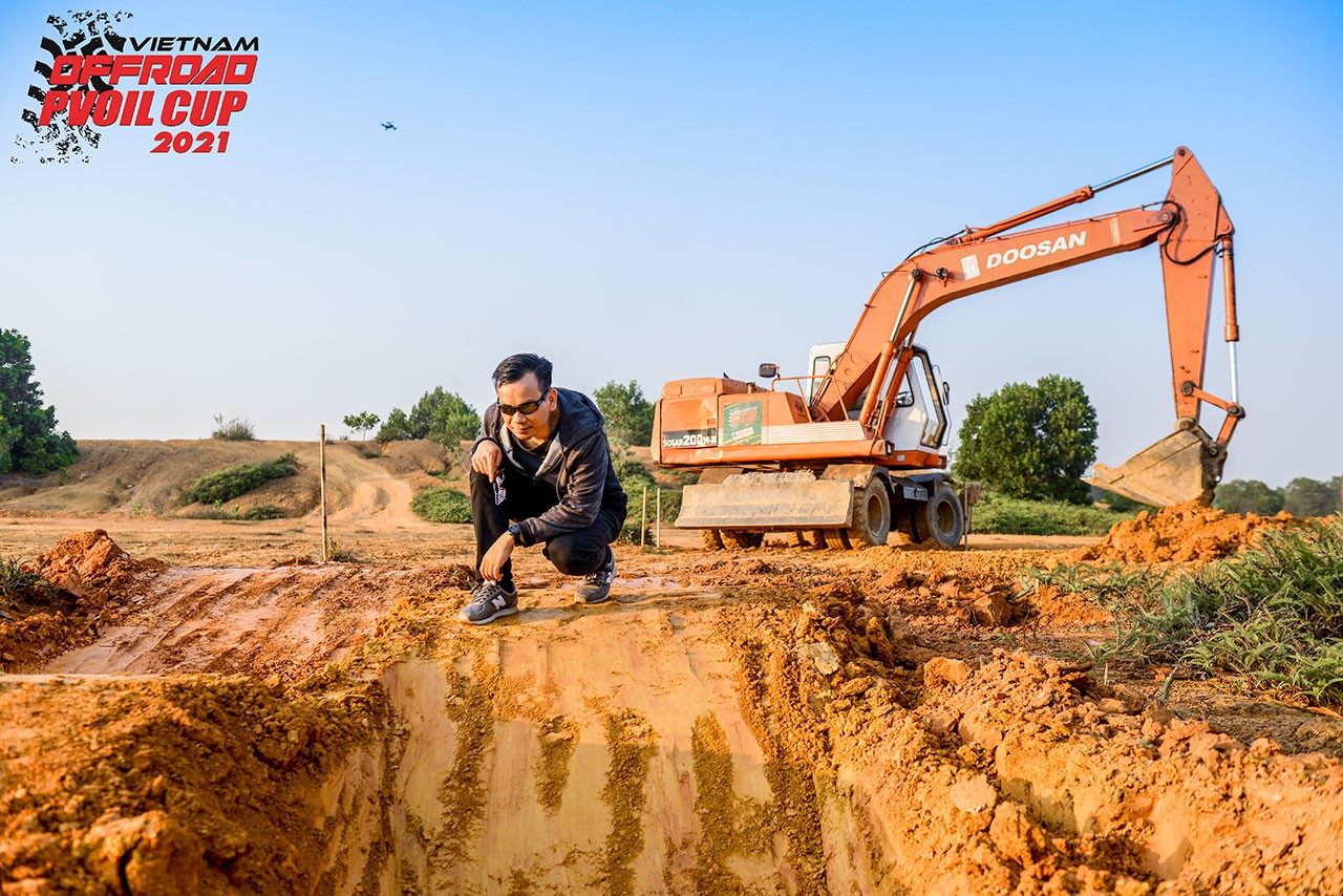 Thay đổi chướng ngại vật tại đường thi số 6 để các tay đua không dùng được Thay đổi chướng ngại vật tại đường thi số 6 để các tay đua không dùng được