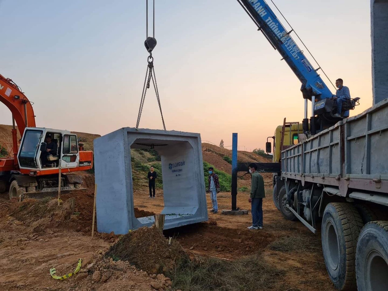 Thay đổi chướng ngại vật tại đường thi số 6 để các tay đua không dùng được Thay đổi chướng ngại vật tại đường thi số 6 để các tay đua không dùng được