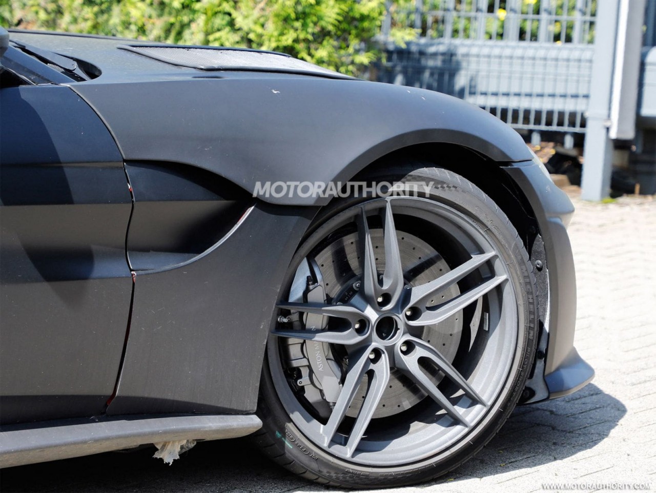 Aston Martin Vantage V12 sẽ được ra mắt vào đầu năm 2022