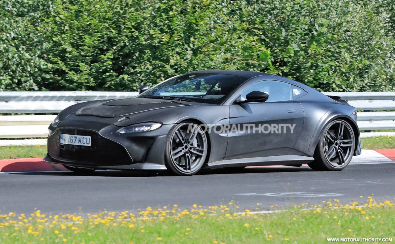Aston Martin Vantage V12 sẽ được ra mắt vào đầu năm 2022